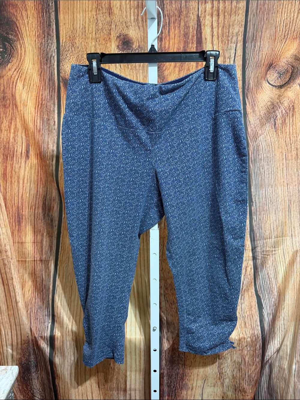 🚨(4/$10) db Sunday Crop Leggings Size XL